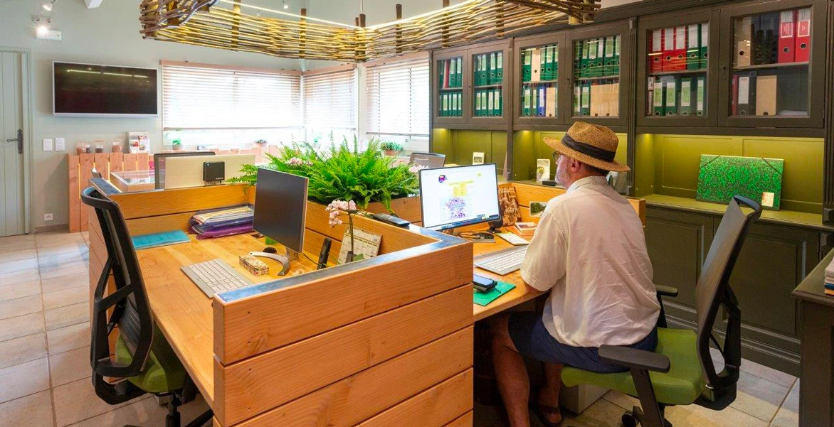 Confiez-nous les travaux d'ébénisterie et menuiserie intérieurs et extérieurs